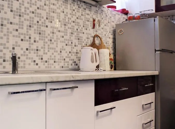 Apartamento With Parking Space - 15876 Rogoznica (Sibenik-Knin)